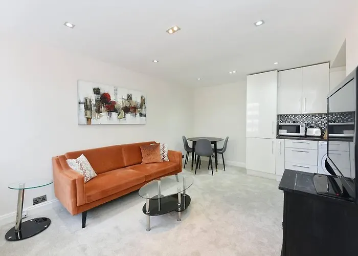 Three Bedrooom Flat In Heart Of London