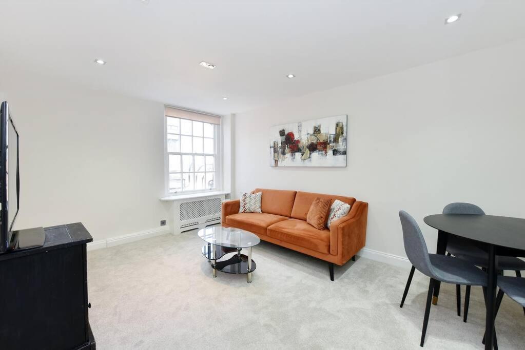 Three Bedrooom Flat In Heart Of * Londra