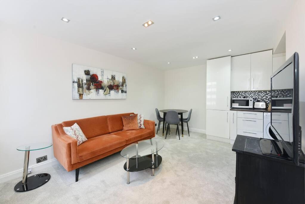 Apartment Three Bedrooom Flat In Heart Of London