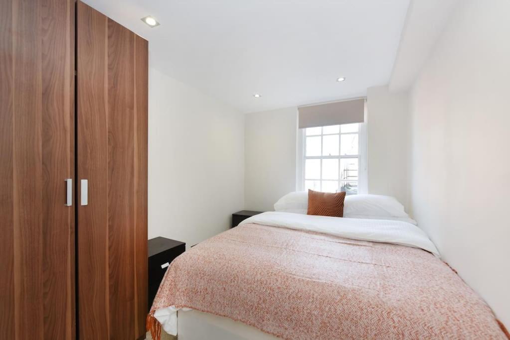 Three Bedrooom Flat In Heart Of Appartamento